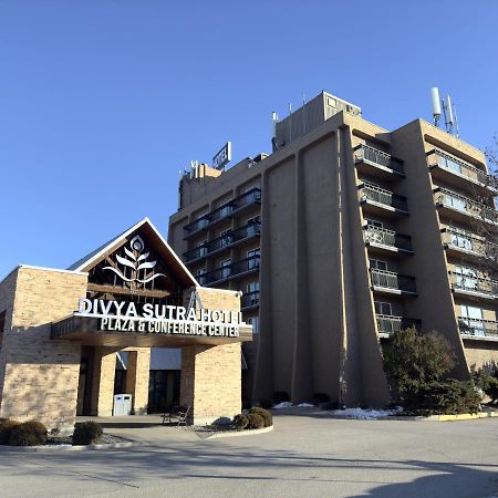 Divya Sutra Plaza And Conference Centre, Vernon, Bc Exterior foto