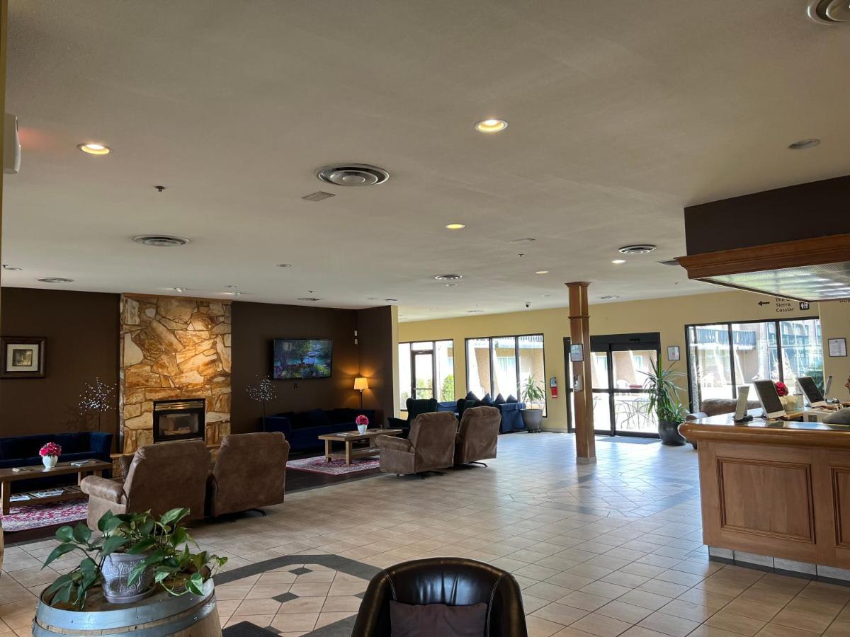Divya Sutra Plaza And Conference Centre, Vernon, Bc Exterior foto