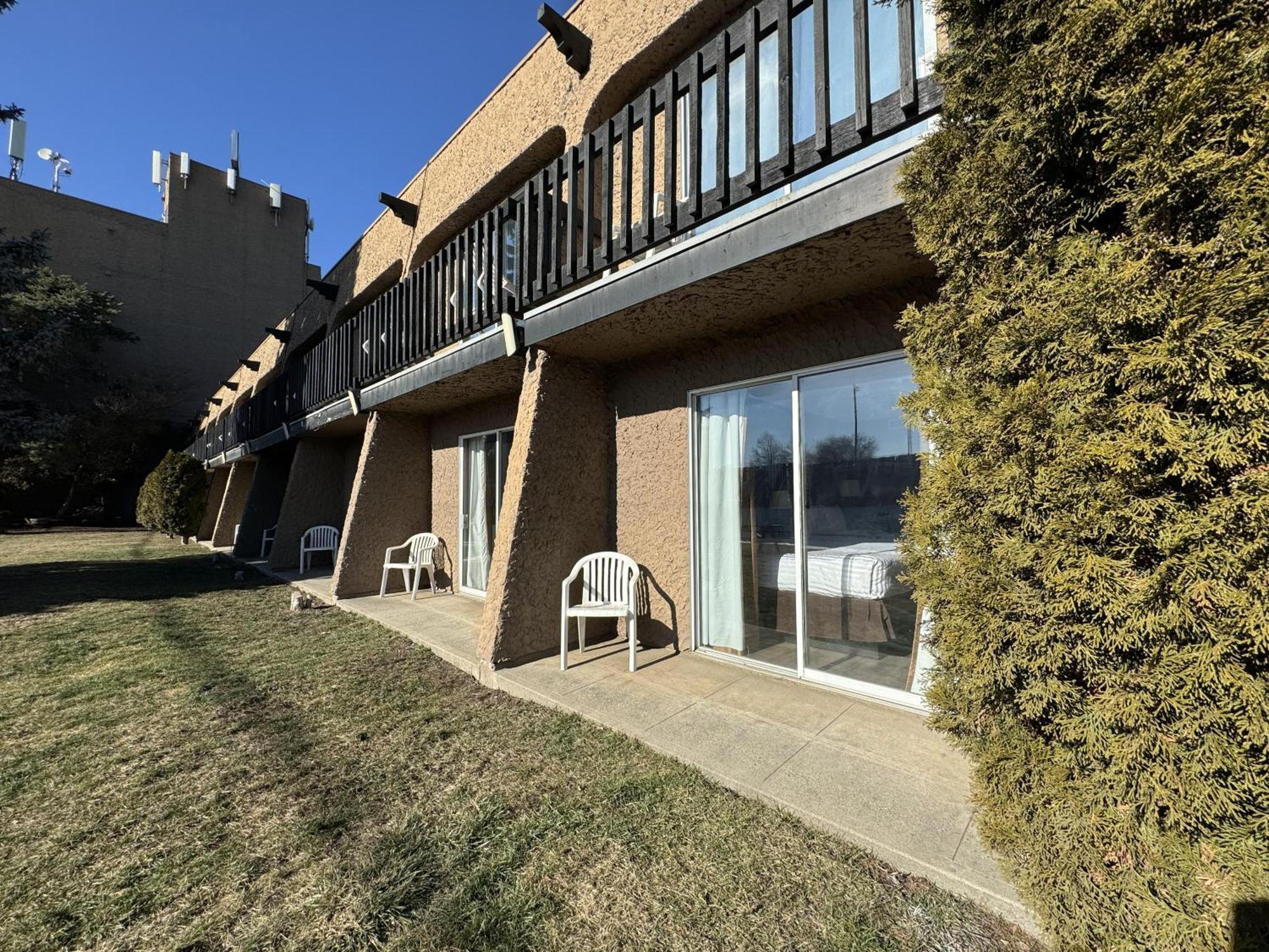 Divya Sutra Plaza And Conference Centre, Vernon, Bc Exterior foto