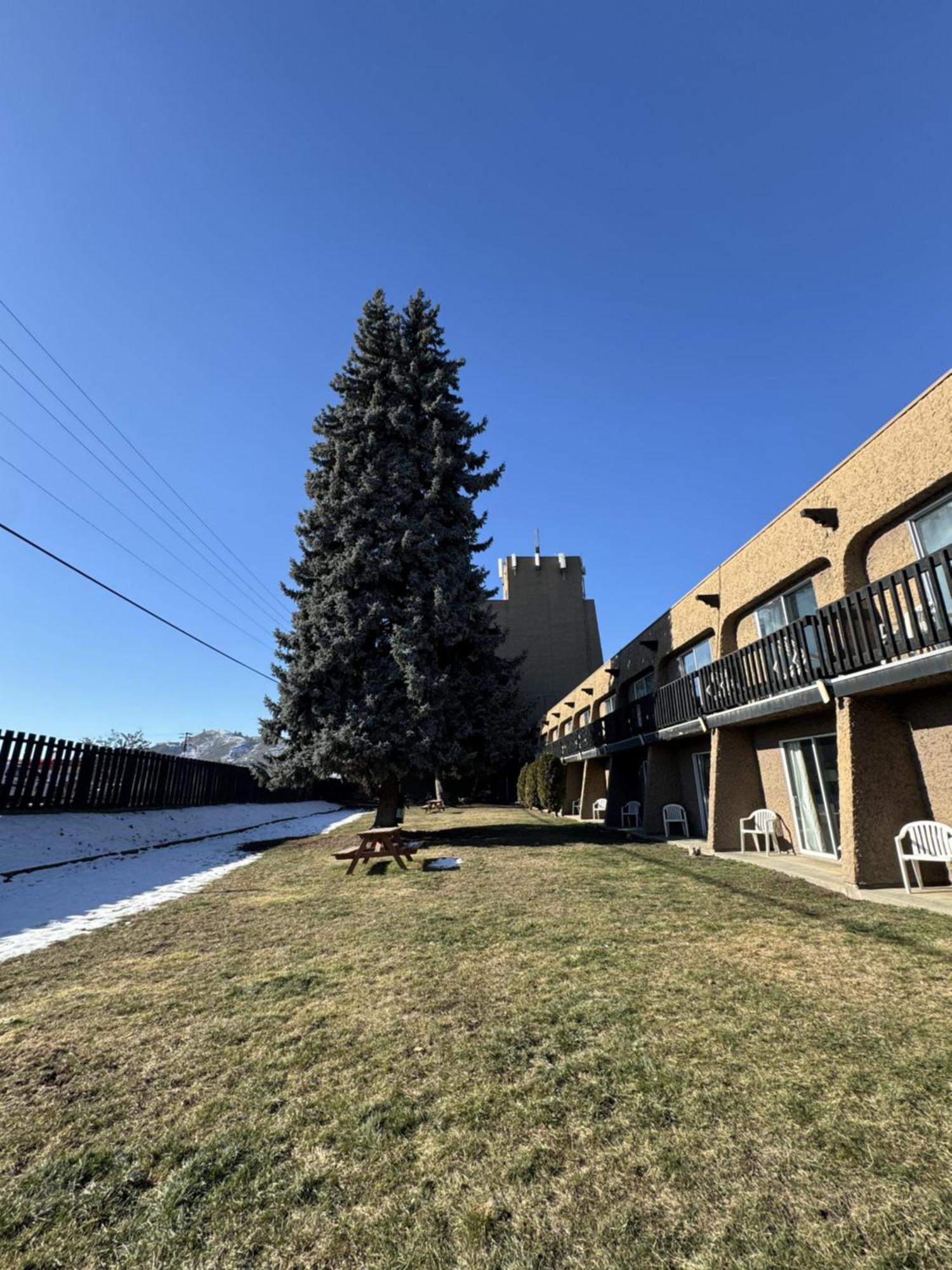 Divya Sutra Plaza And Conference Centre, Vernon, Bc Exterior foto